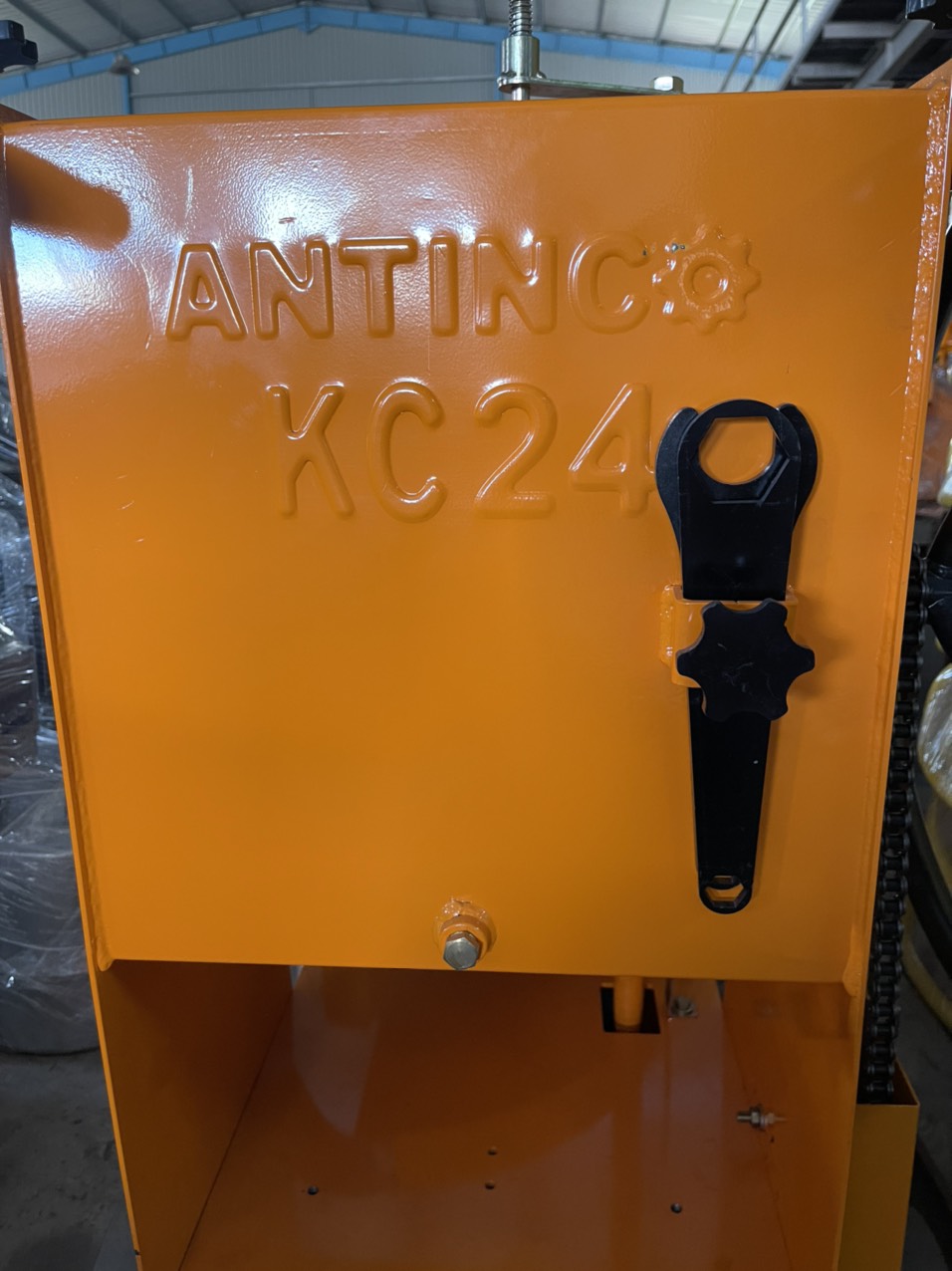 Máy cắt bê tông KC24