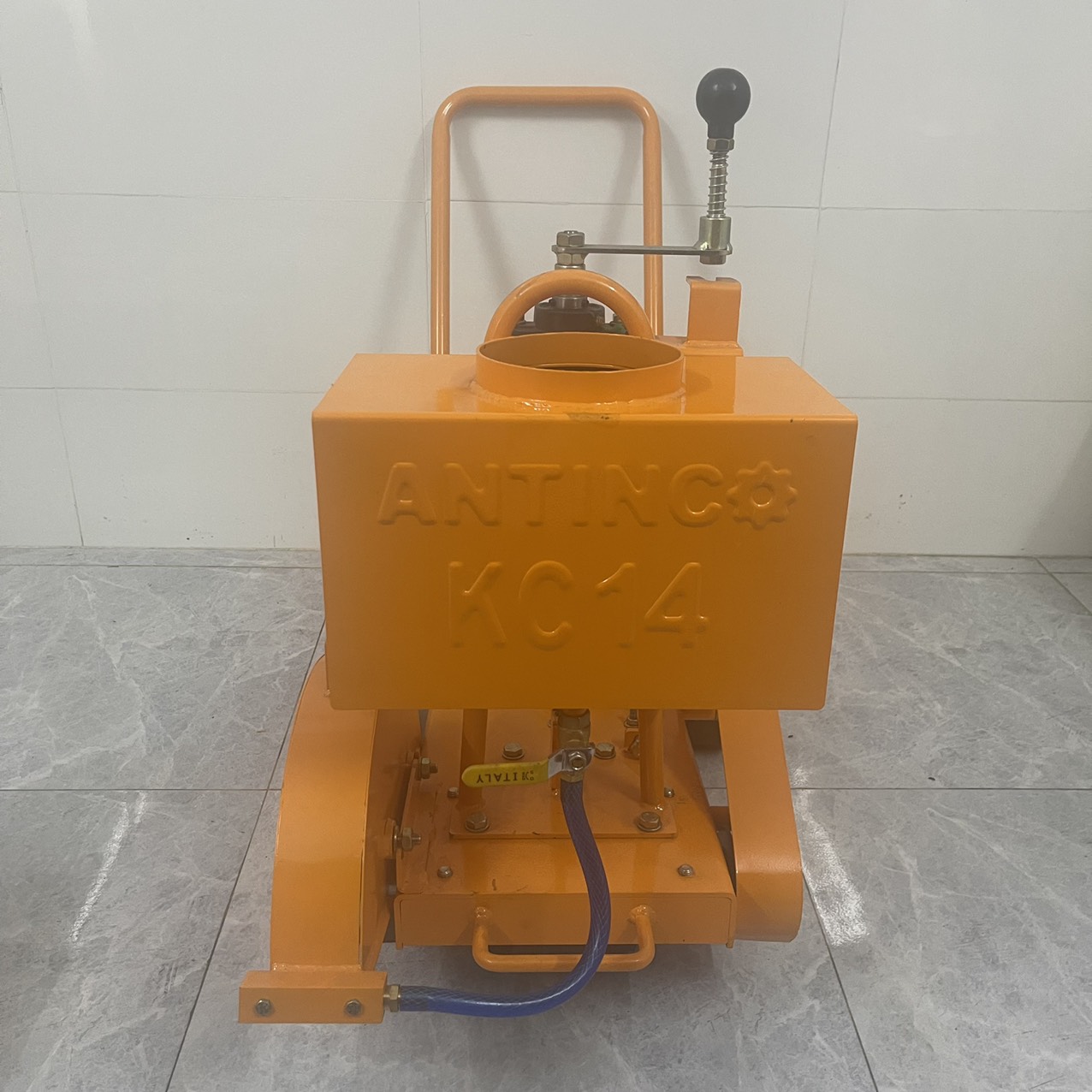 Máy cắt bê tông KC14