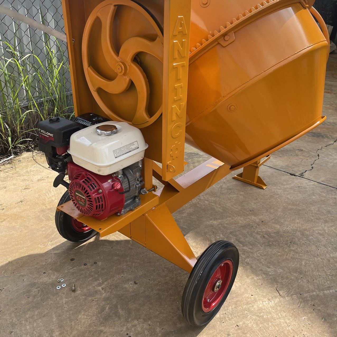 Máy trộn bê tông 380L