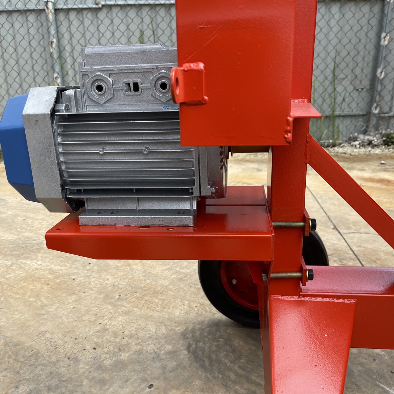 Máy trộn bê tông 380L